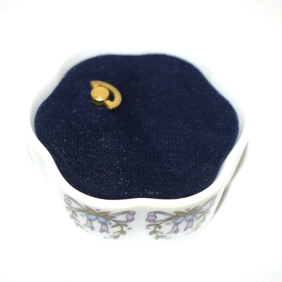 Vintage 1983 Franklin Porcelain Kate Lloyd Jones Our Love Music Box - Picture 2 of 3